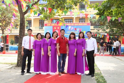 ẢNH KỶ NIỆM 45 NĂM THÀNH LẬP TRƯỜNG VÀ 35 NĂM NGÀY NHÀ GIÁO VIỆT NAM